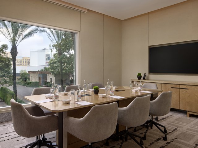 AK_SANKARA_MEETINGS_BOARDROOM_01.jpg